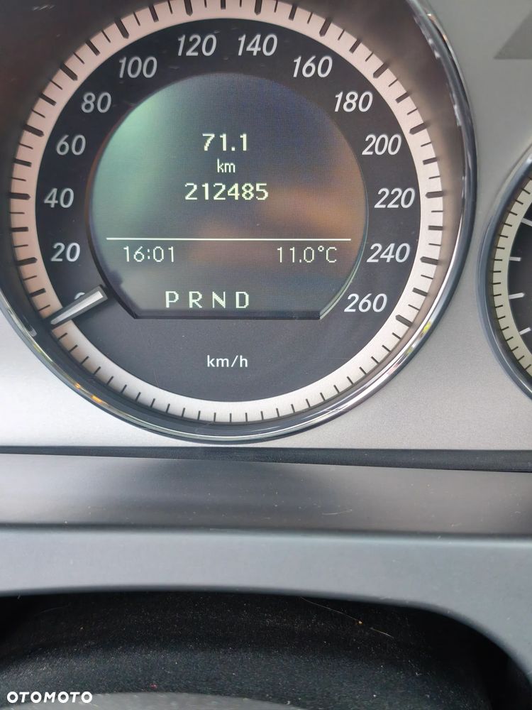 Mercedes-Benz Klasa C 180 CGI Automatik BlueEFFICIENCY Avantgarde - 18