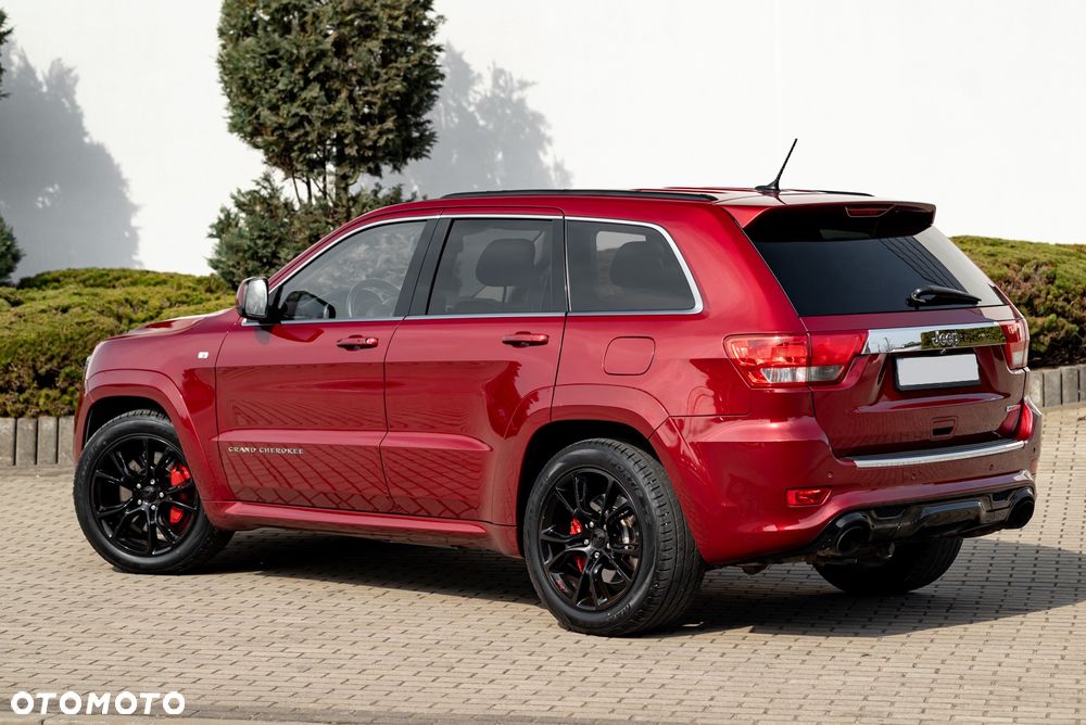 Jeep Grand Cherokee SRT8 - 11