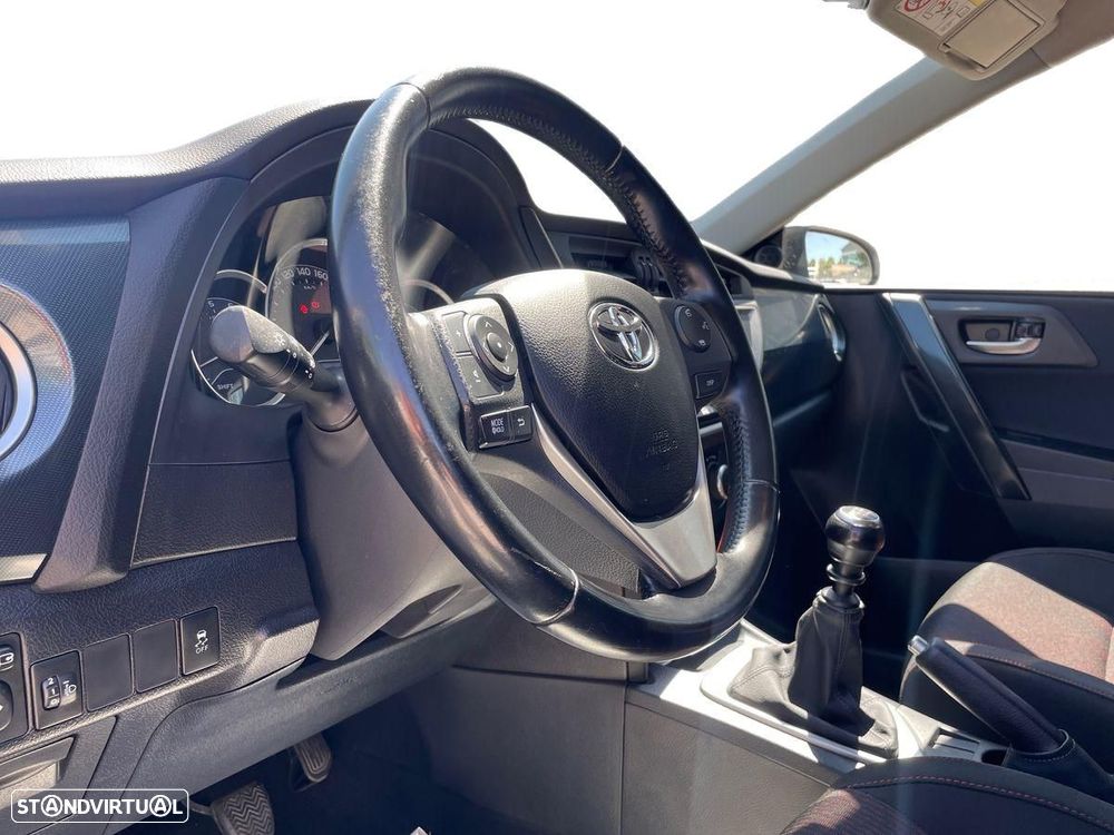 Toyota Auris 1.4 D-4D Comfort+Pack Sport - 12