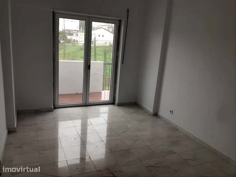 Arrendamento de apartamento T3 na Rua Vale da Rosa, 44 - Grande imagem: 4/10