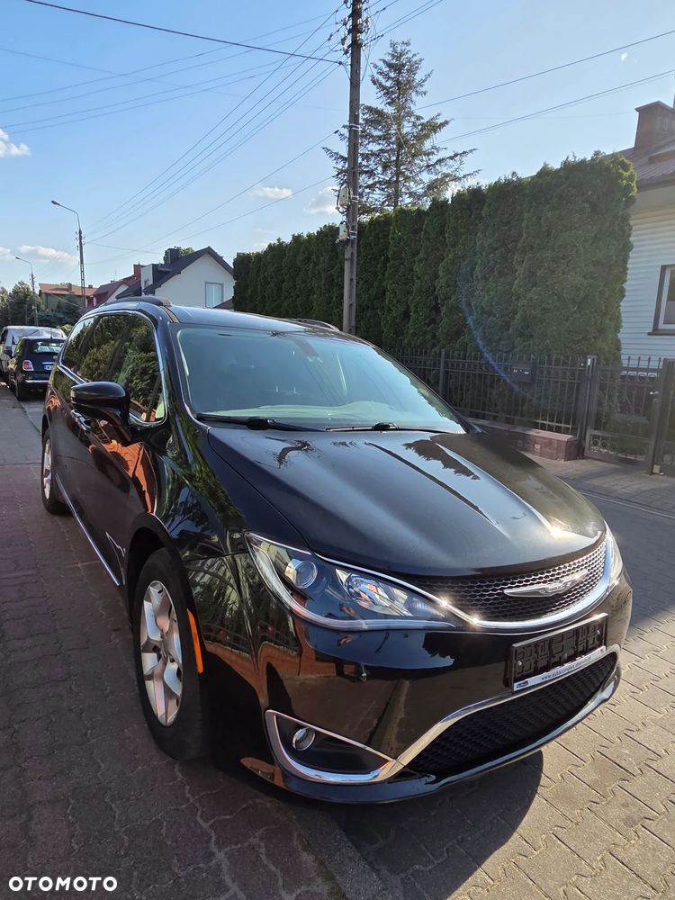 Chrysler Pacifica - 15