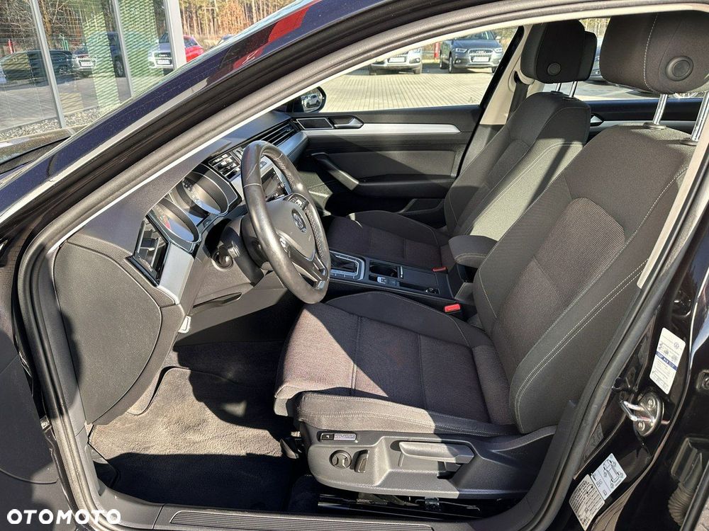 Volkswagen Passat Variant 2.0 TDI SCR DSG - 11