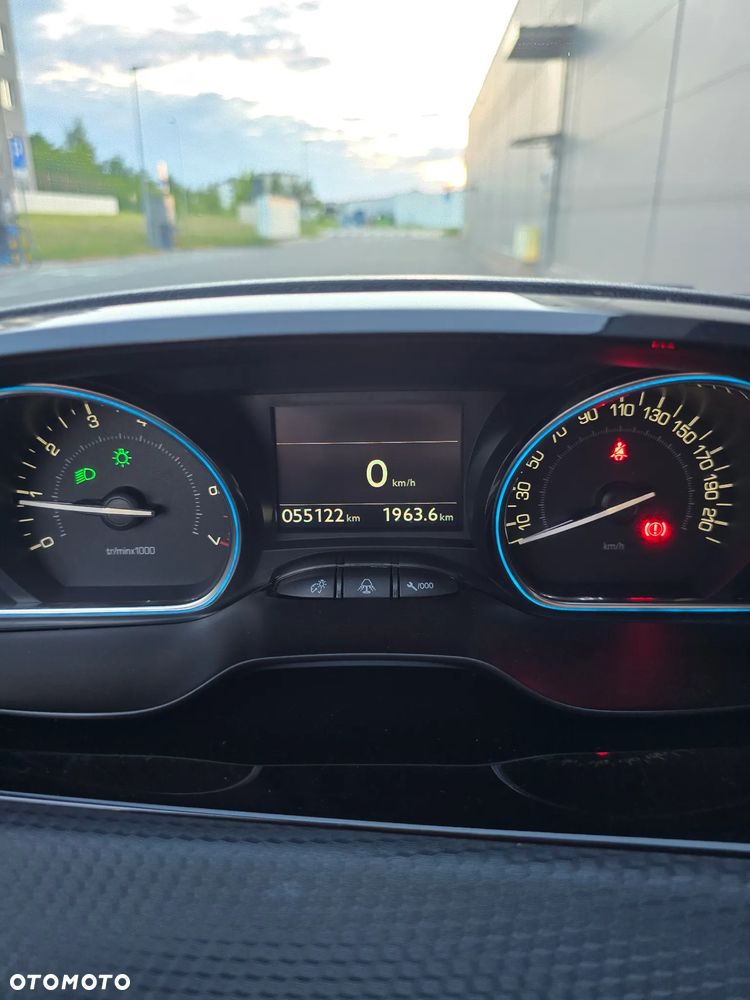 Peugeot 2008 1.2 Pure Tech GPF Signature S&S - 20
