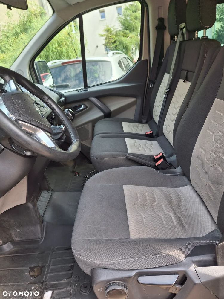 Ford Tourneo Custom - 10