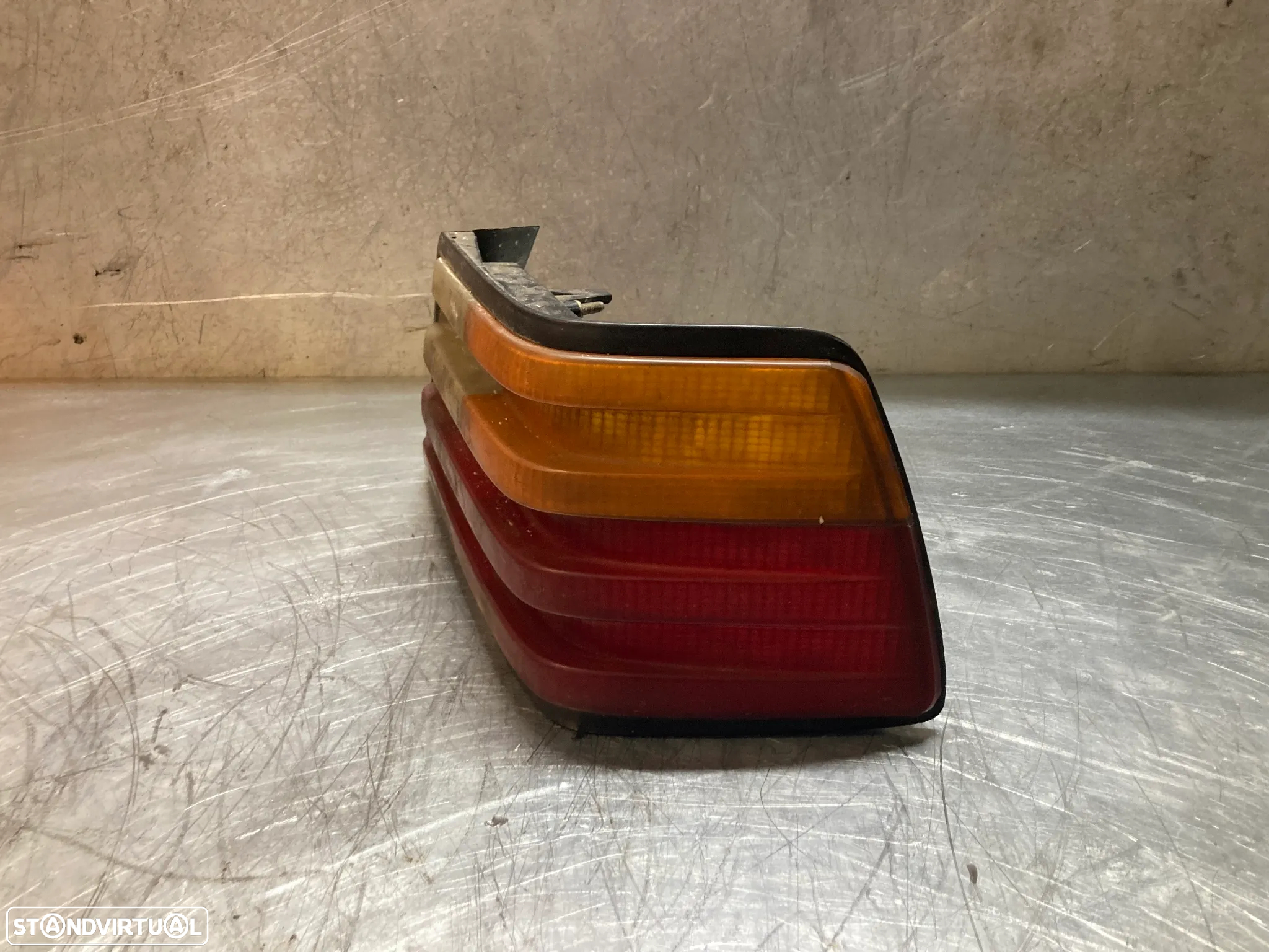 FAROLIM MERCEDES 200D W124 - DIREITO - 2