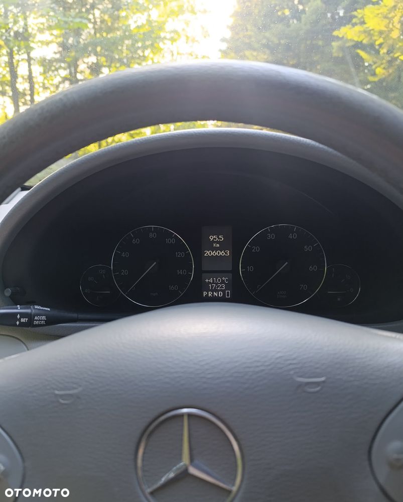 Mercedes-Benz Klasa C 240 Avantgarde 4-Matic - 9