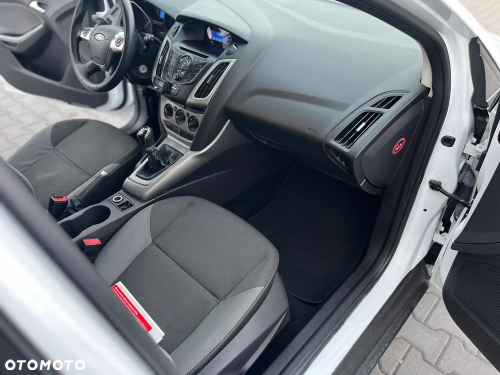 Ford Focus 1.6 Ambiente - 12