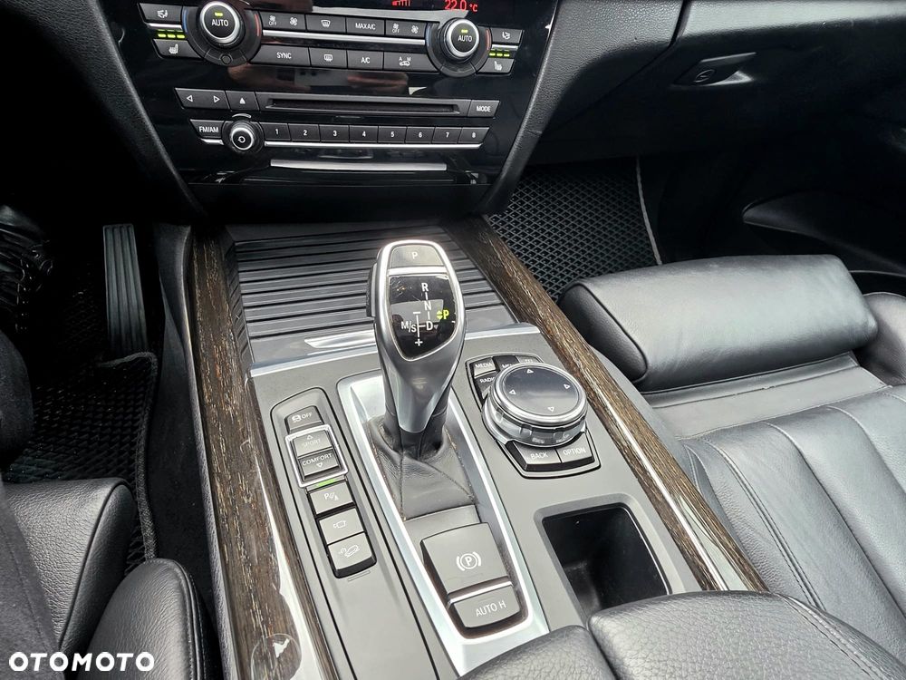 BMW X5 xDrive50i - 17