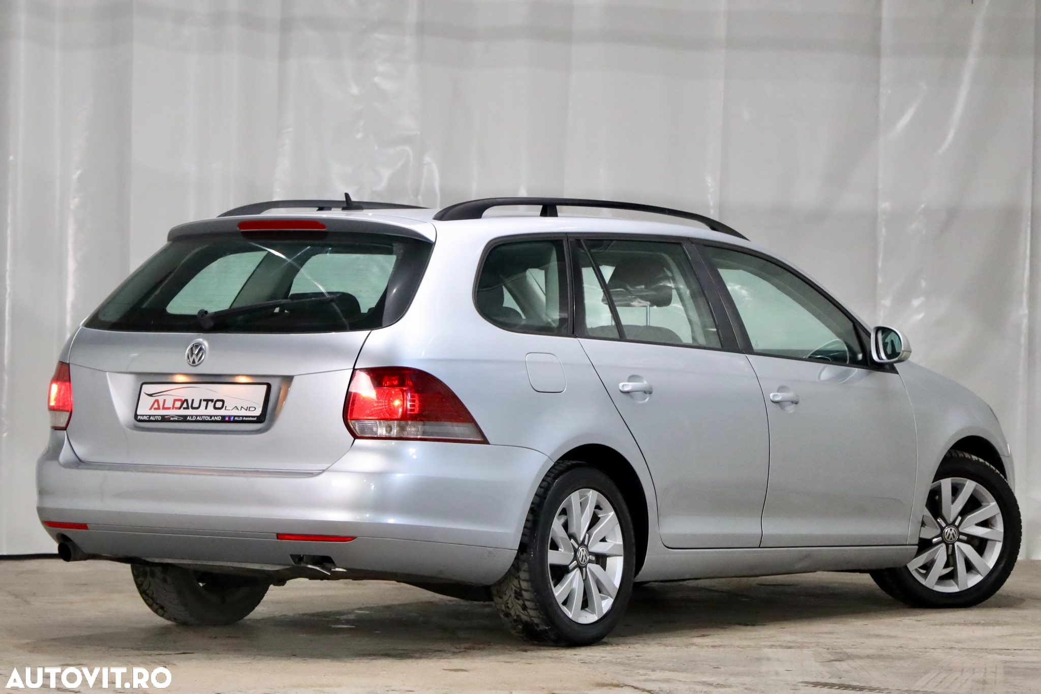 Volkswagen Golf 1.6 TDI BlueMotion Technology DPF Comfortline - 2