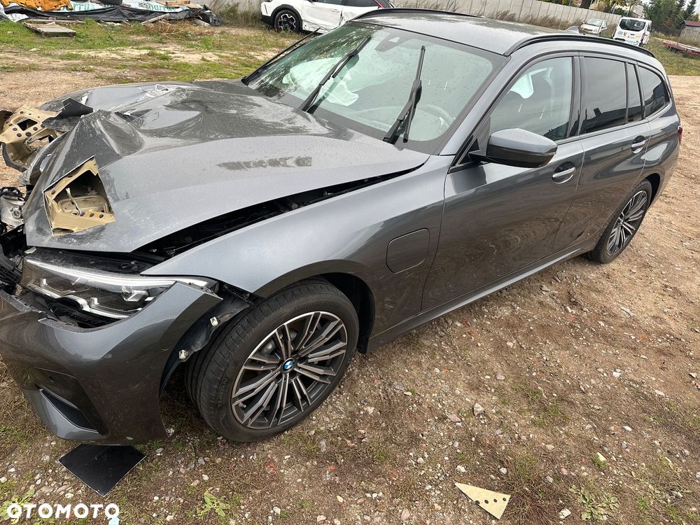 BMW Seria 3 330e PHEV M Sport - 1