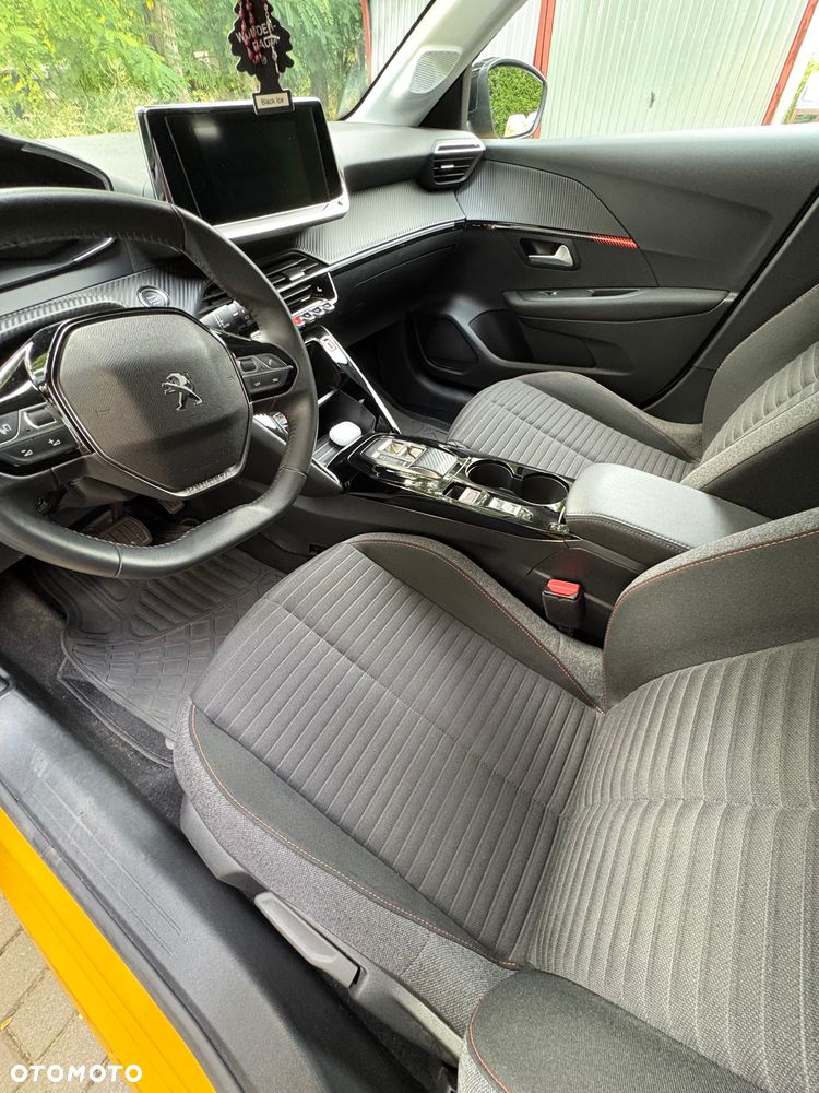 Peugeot 208 - 5