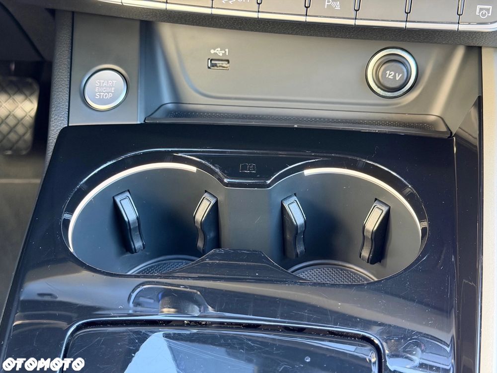 Audi A4 Limousine - 11