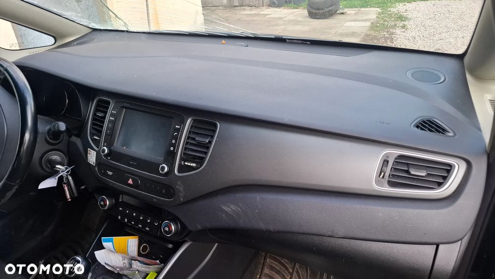Kia Carens - 16