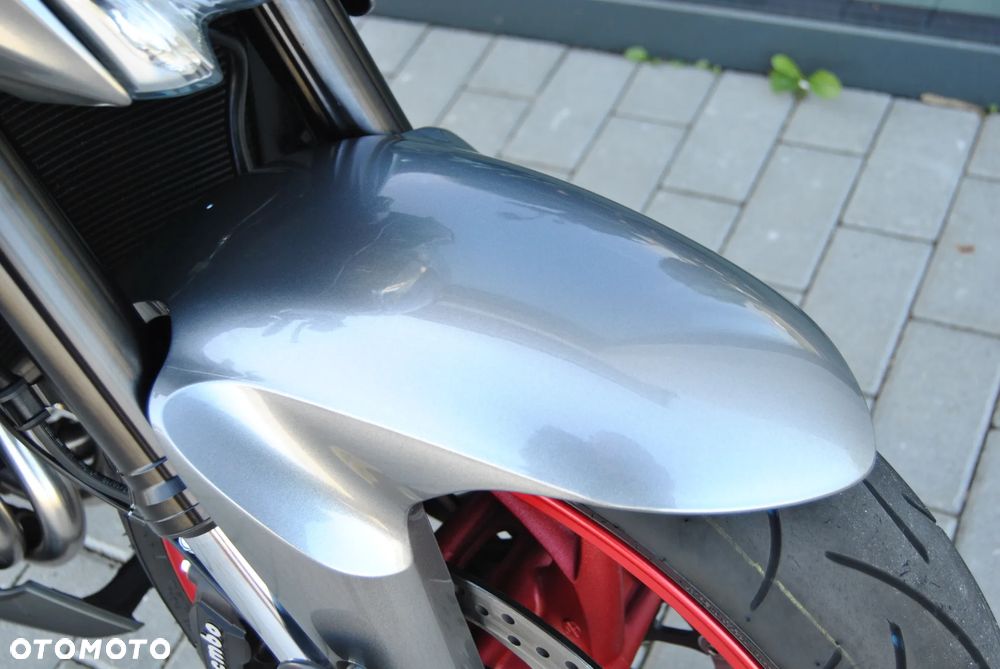 Suzuki GSX - 12