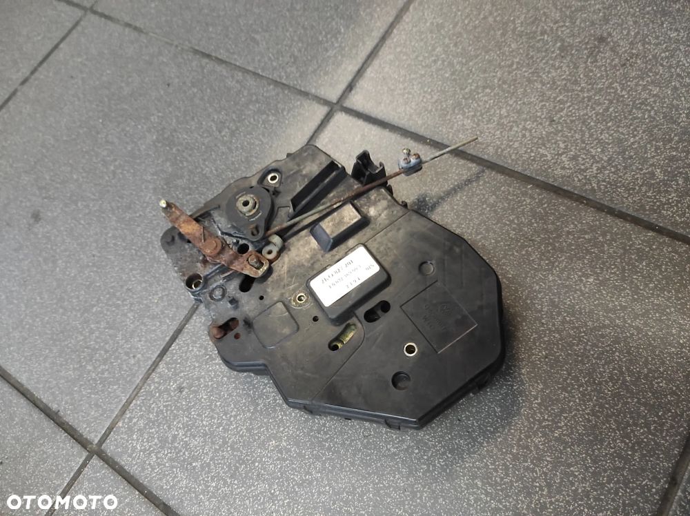 ZAMEK KLAPY TYLNEJ TYŁ VW CADDY 3 04-15R 2K0 2K5 WYSYŁKA !!! - 1