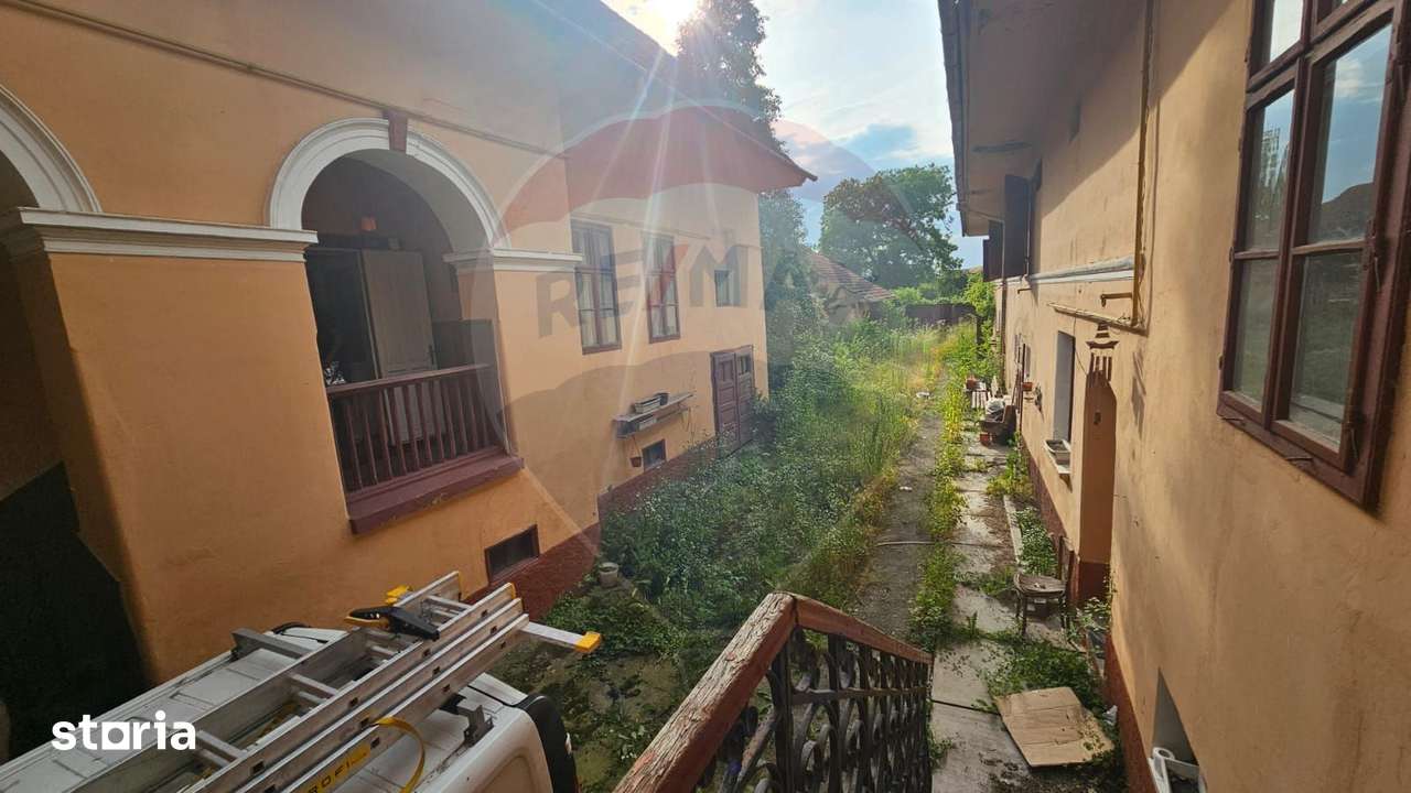 Casă / Vilă cu 10 camere de vânzare în zona Ultracentrală Râșnov - Imagine principală: 5/17