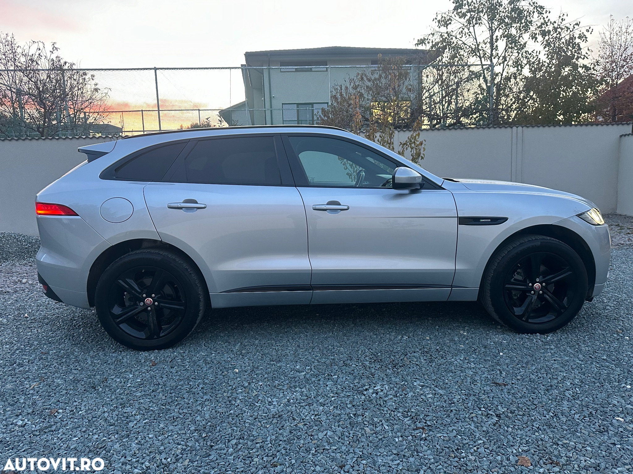 Jaguar F-Pace 25d AWD Aut. R-Sport - 6