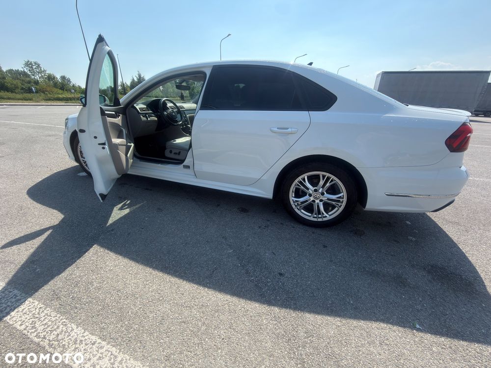 Volkswagen Passat - 4