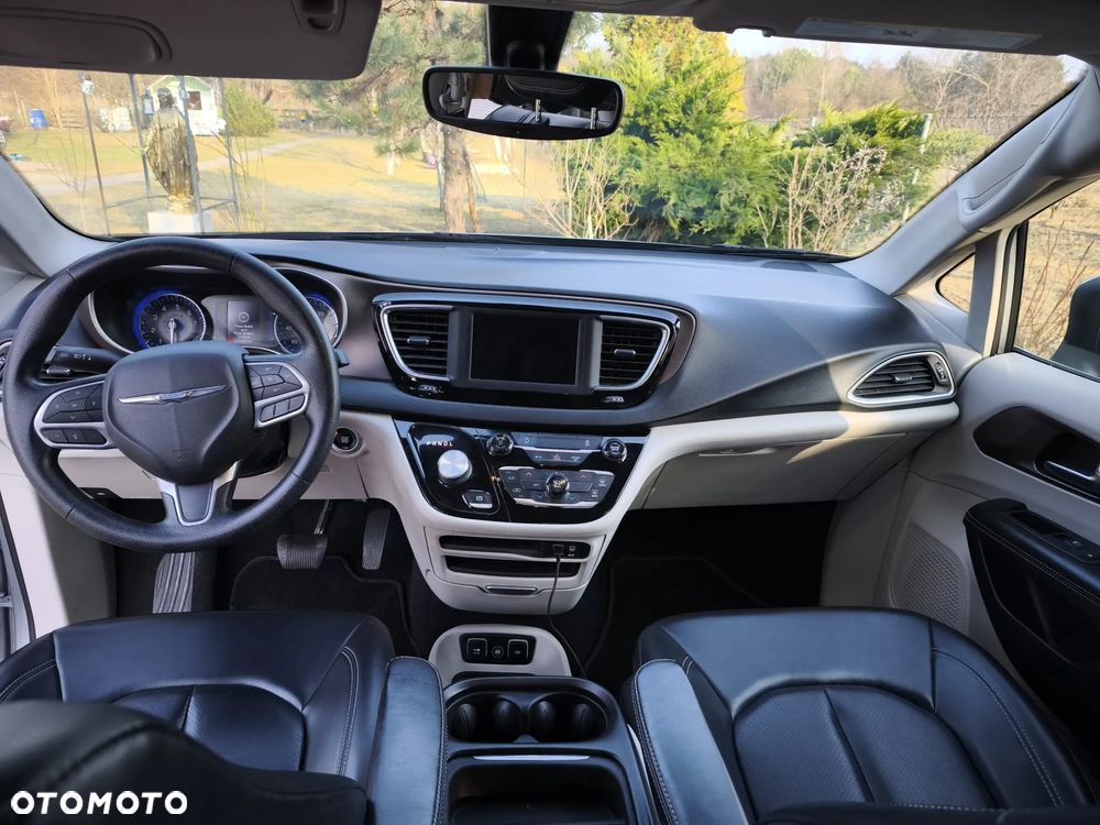 Chrysler Pacifica - 15