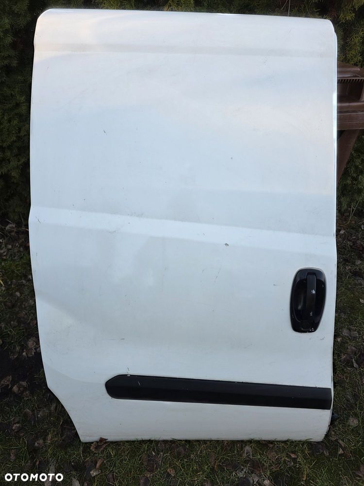 Fiat Doblo 2  II drzwi przesuwane prawe kod kolor 249 rok 10–15 białe - 1