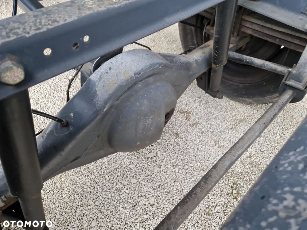 Nissan Atleon 3.0 - 15