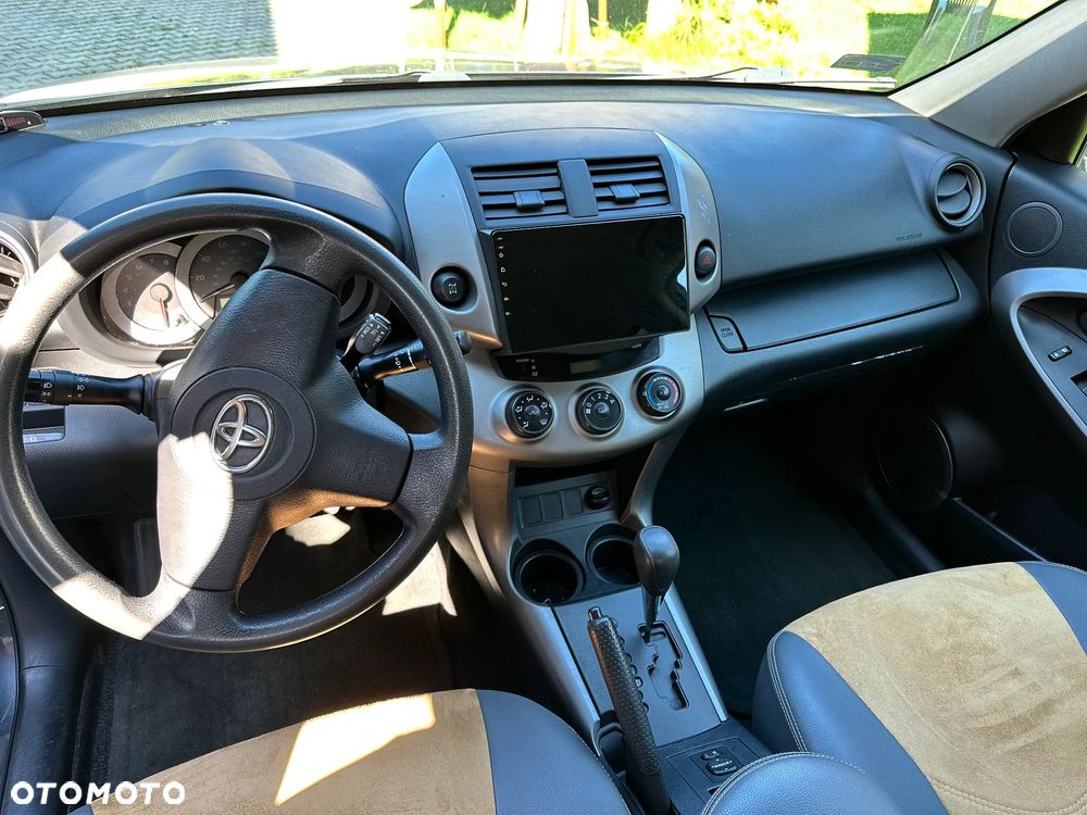 Toyota RAV4 - 2