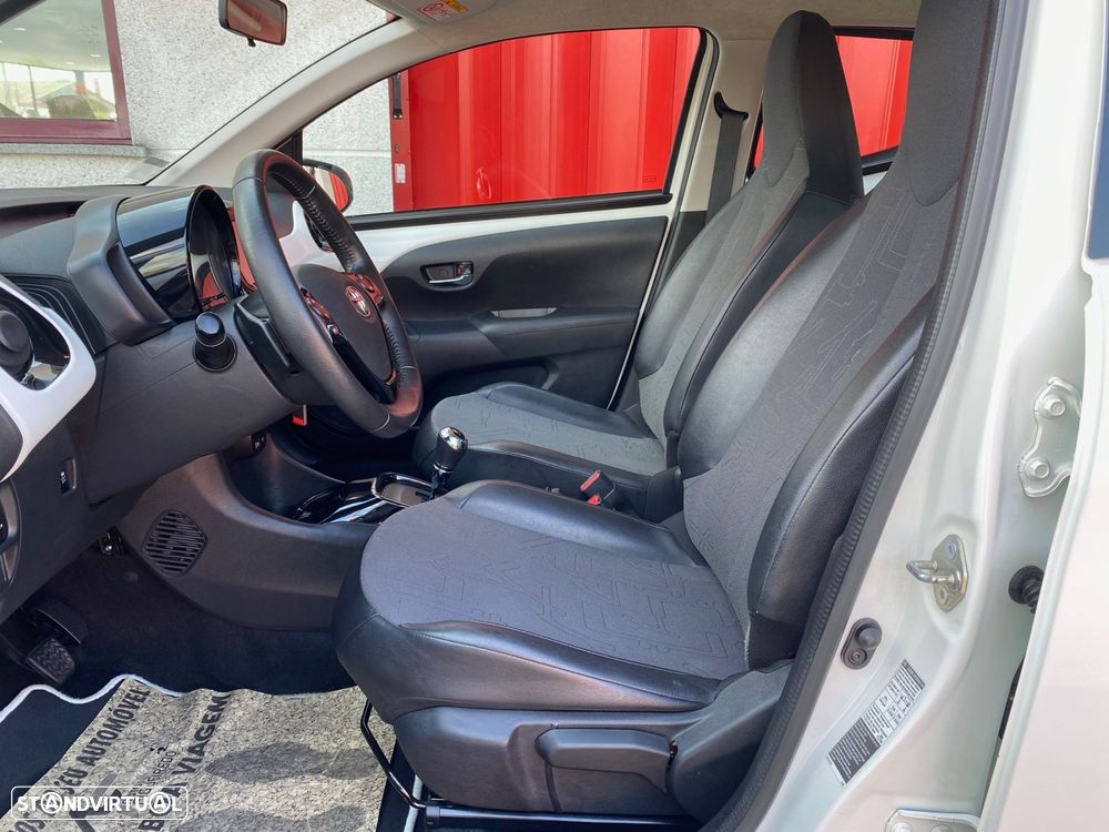 Toyota Aygo 1.0 X-Play Plus MM - 10