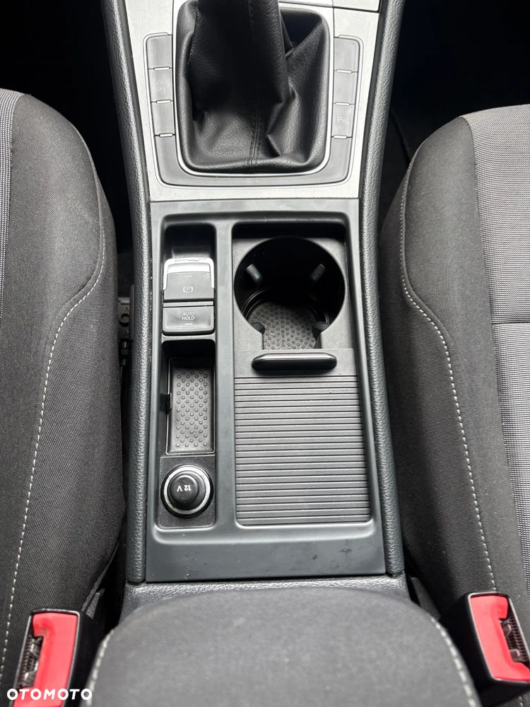 Volkswagen Golf - 26