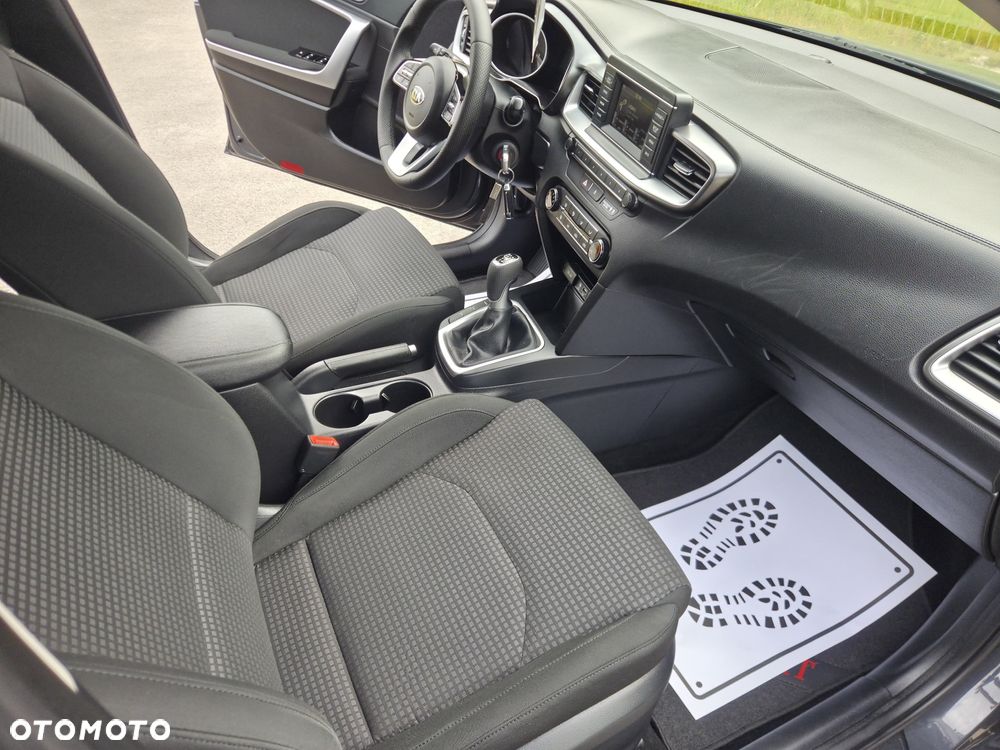 Kia Ceed 1.4 Attract - 14
