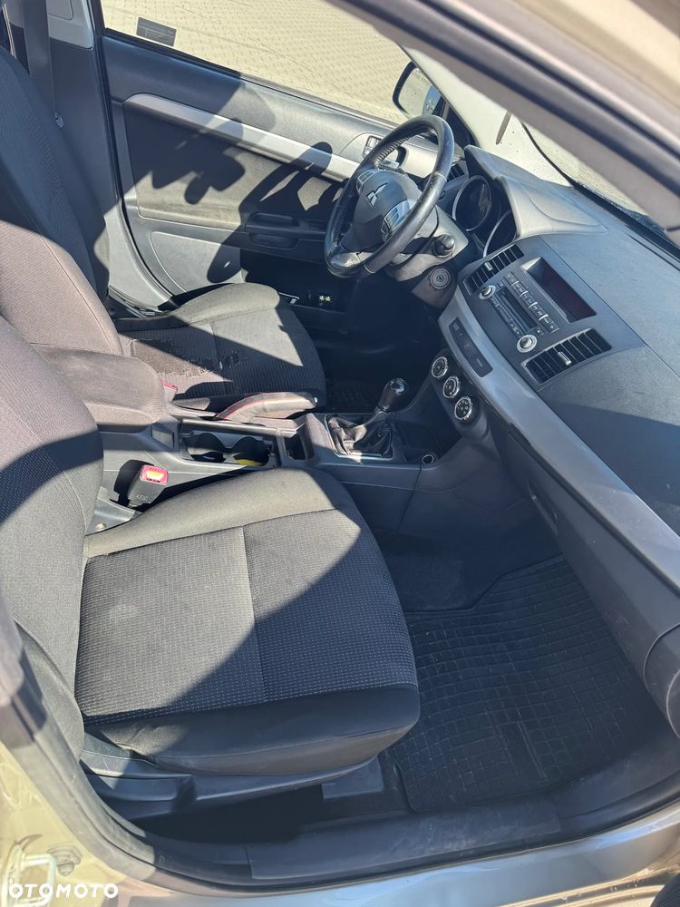 Mitsubishi Lancer 1.8 Invite - 12