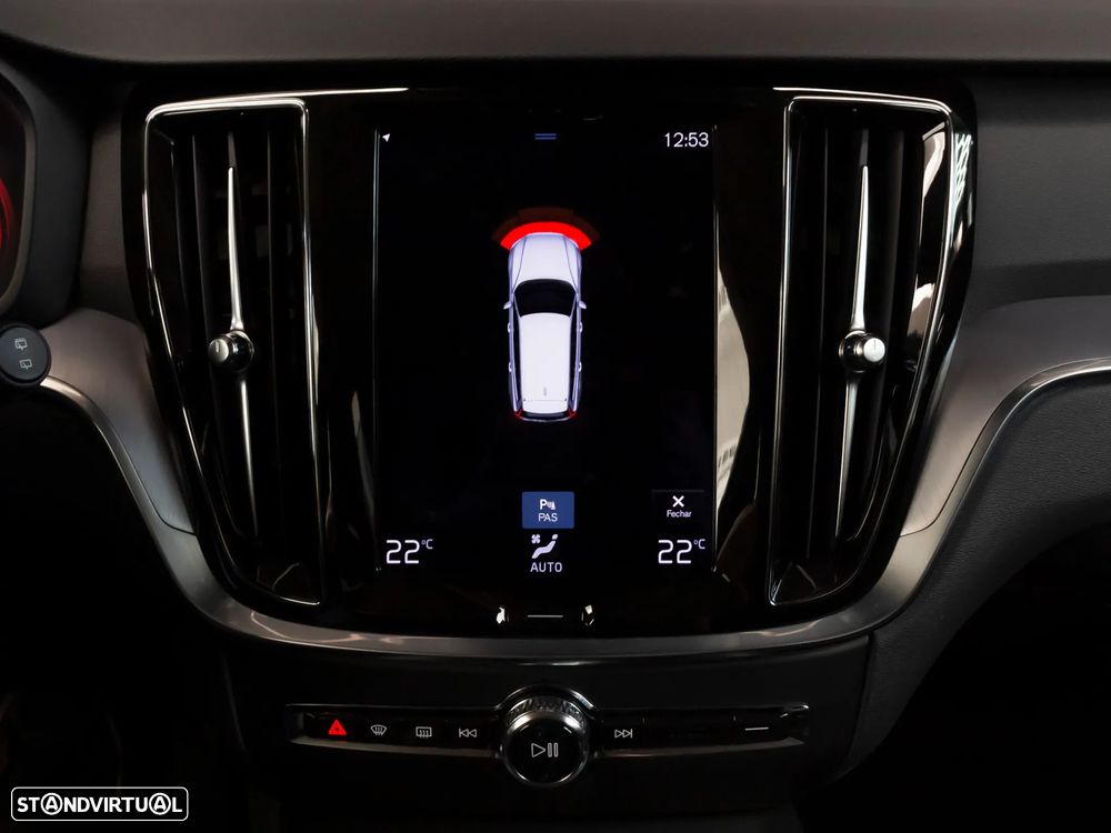 Volvo V60 2.0 B4 Momentum Plus Geartronic - 35