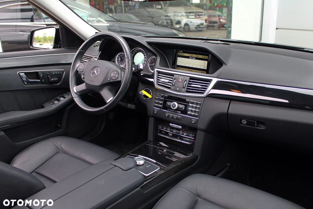 Mercedes-Benz Klasa E 350 4Matic Avantgarde Sport Edition - 3