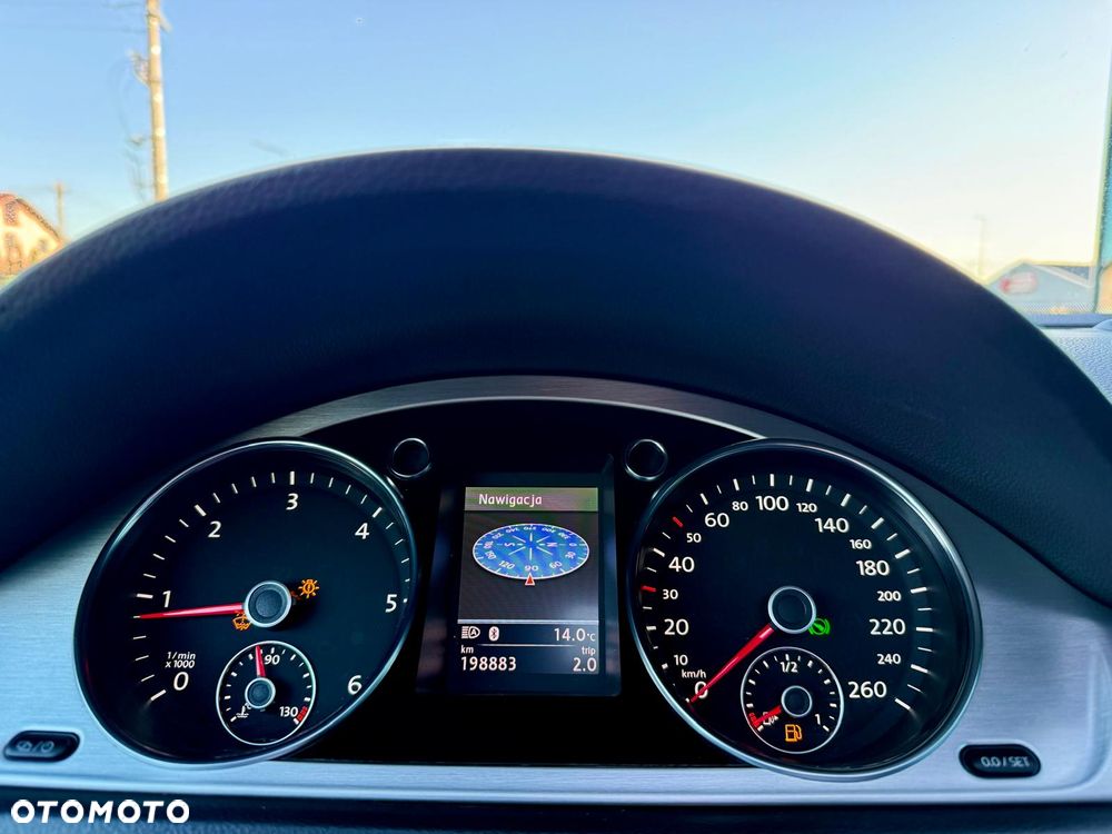 Volkswagen Passat 2.0 TDI DSG BlueMotion Technology R-Line - 26