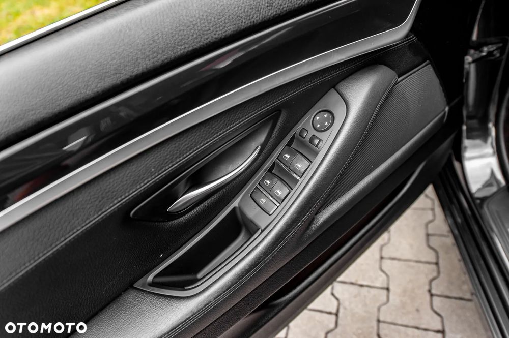 BMW Seria 5 530d xDrive - 30