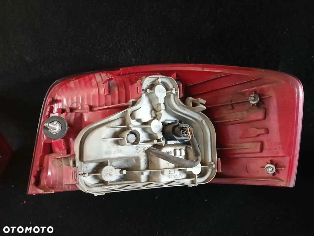 Audi A3 8P lampa tylna  prawa - 4