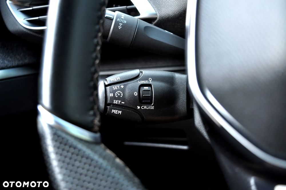Peugeot 3008 1.2 PureTech Allure S&S - 37