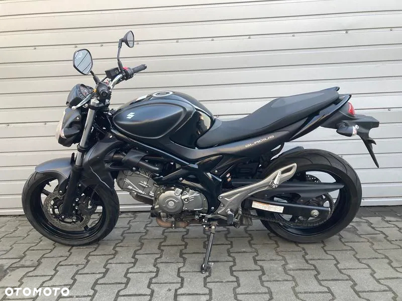 Suzuki Gladius - 2
