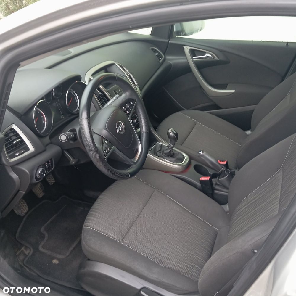 Opel Astra 1.4 T Cosmo - 11