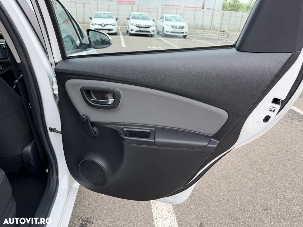 Toyota Yaris 1.5 VVT-i HSD Active - 20