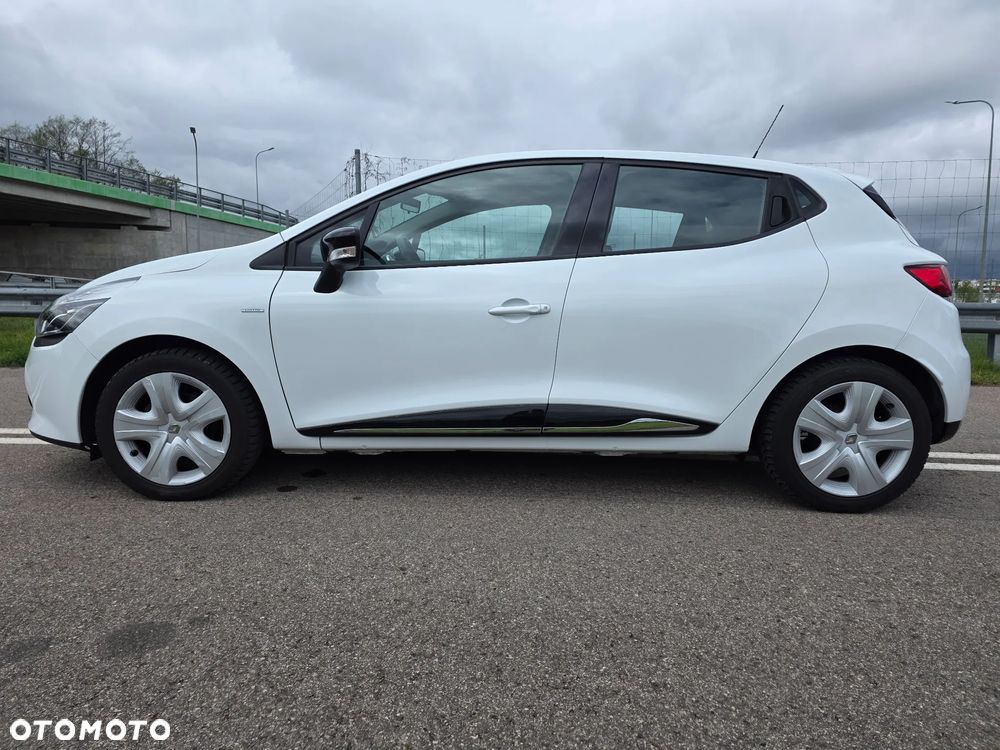 Renault Clio 1.2 16V 75 Limited - 12