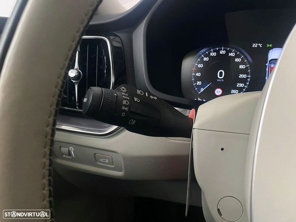 Volvo V60 2.0 B4 Momentum Geartronic - 17