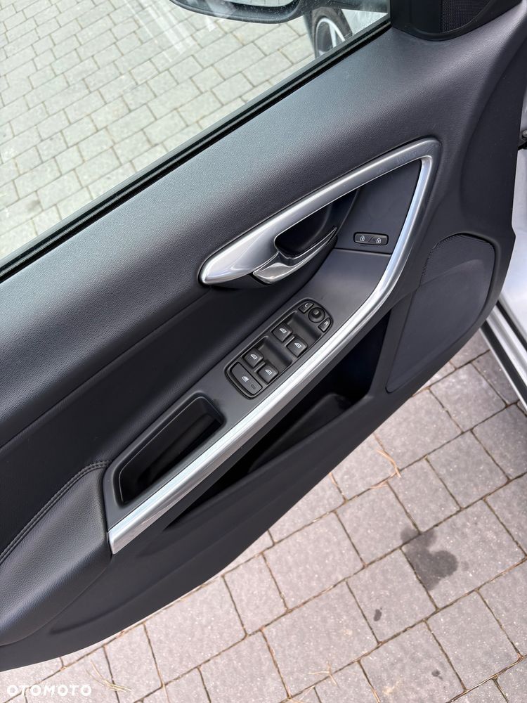 Volvo V60 D3 Geartronic Kinetic - 16