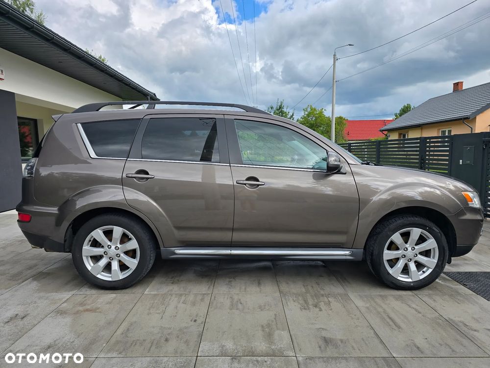 Mitsubishi Outlander - 4