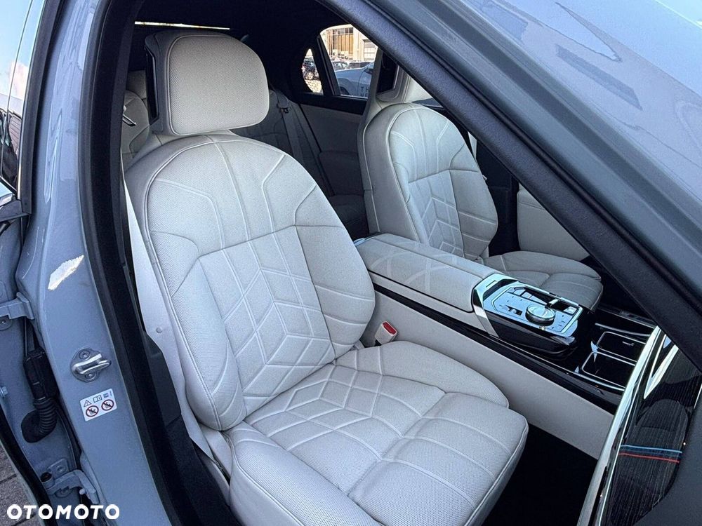 BMW Seria 7 - 16