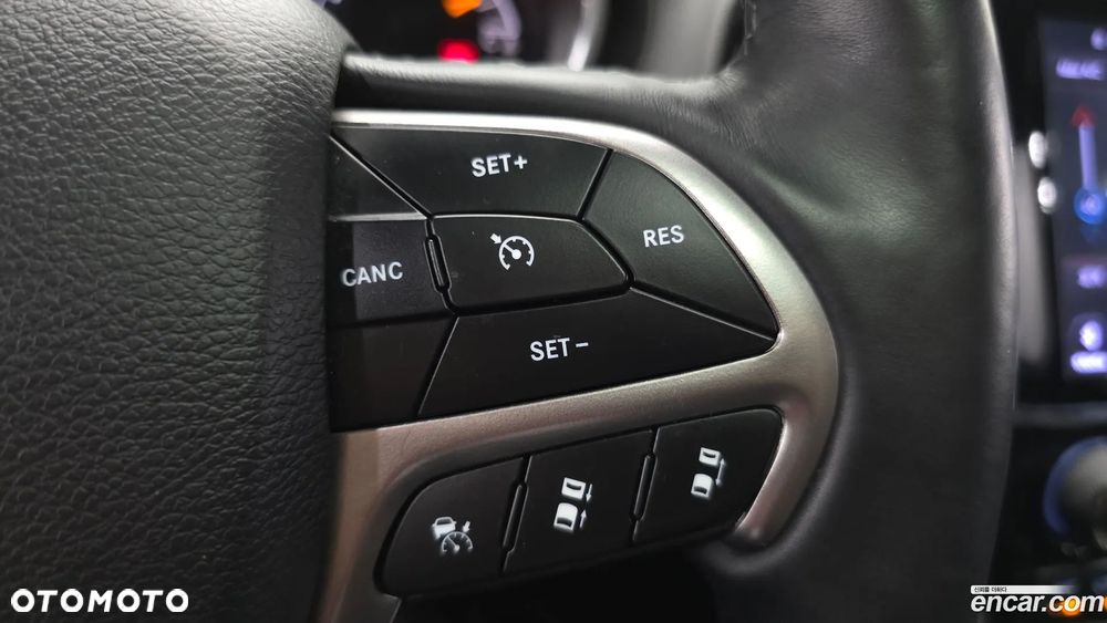 Jeep Grand Cherokee - 28