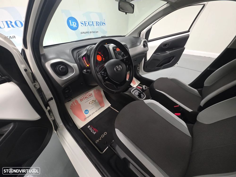 Toyota Aygo 1.0 X-Play Plus MM - 32