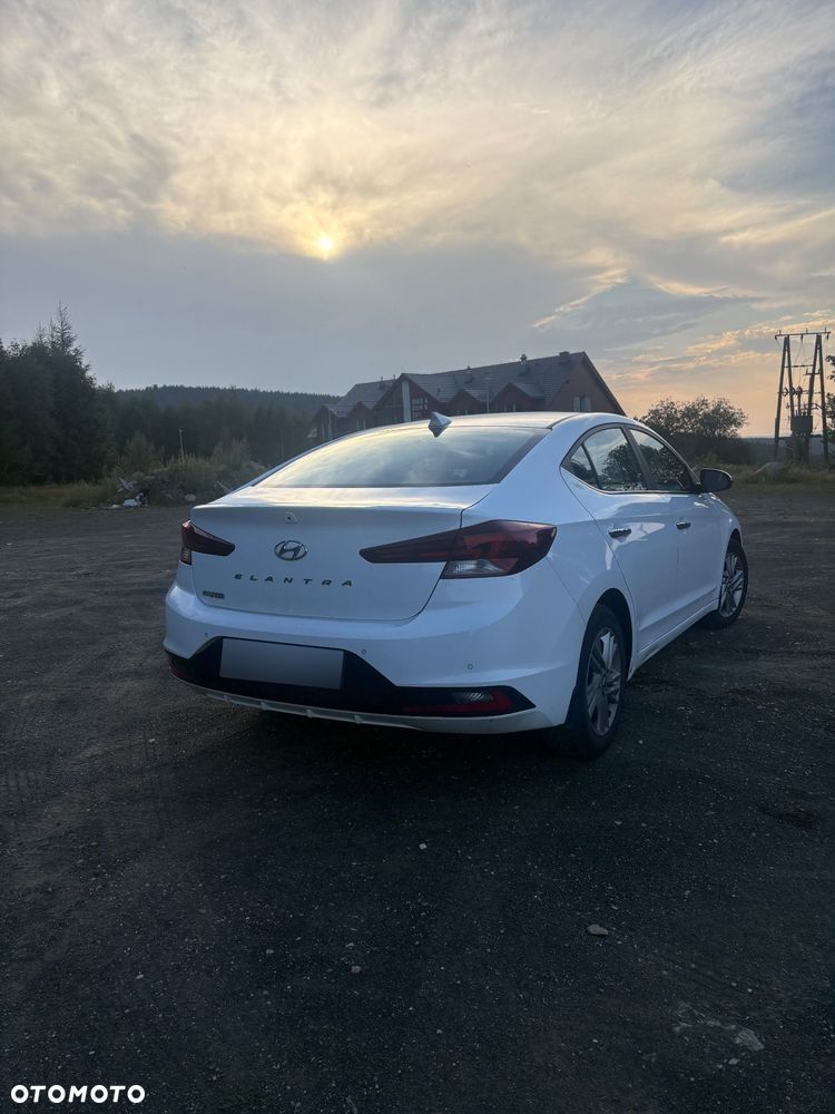 Hyundai Elantra 1.6 Comfort - 5