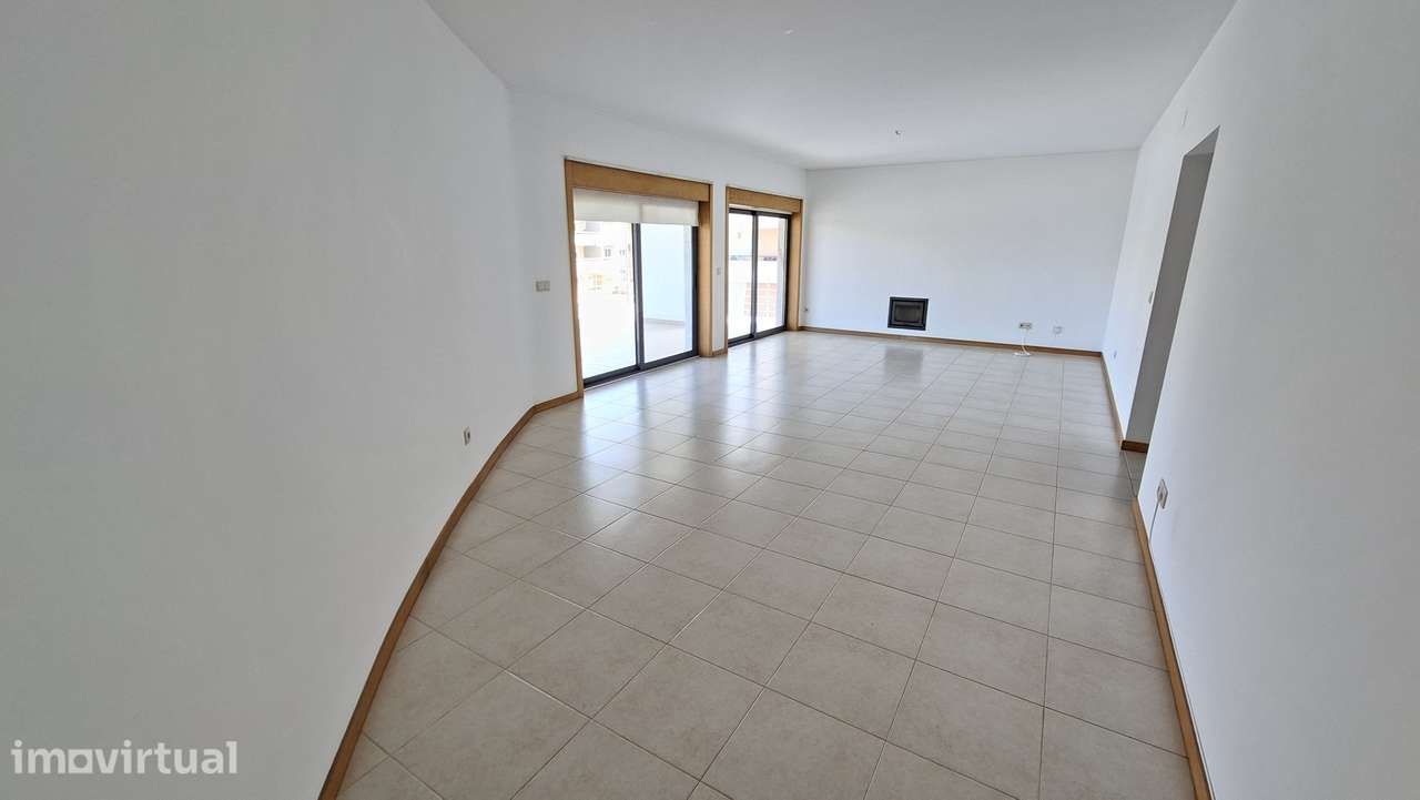 Apartamento T4 com 297m², Garagem e Lugar  estacionamento  Pinhal Novo - Grande imagem: 2/23
