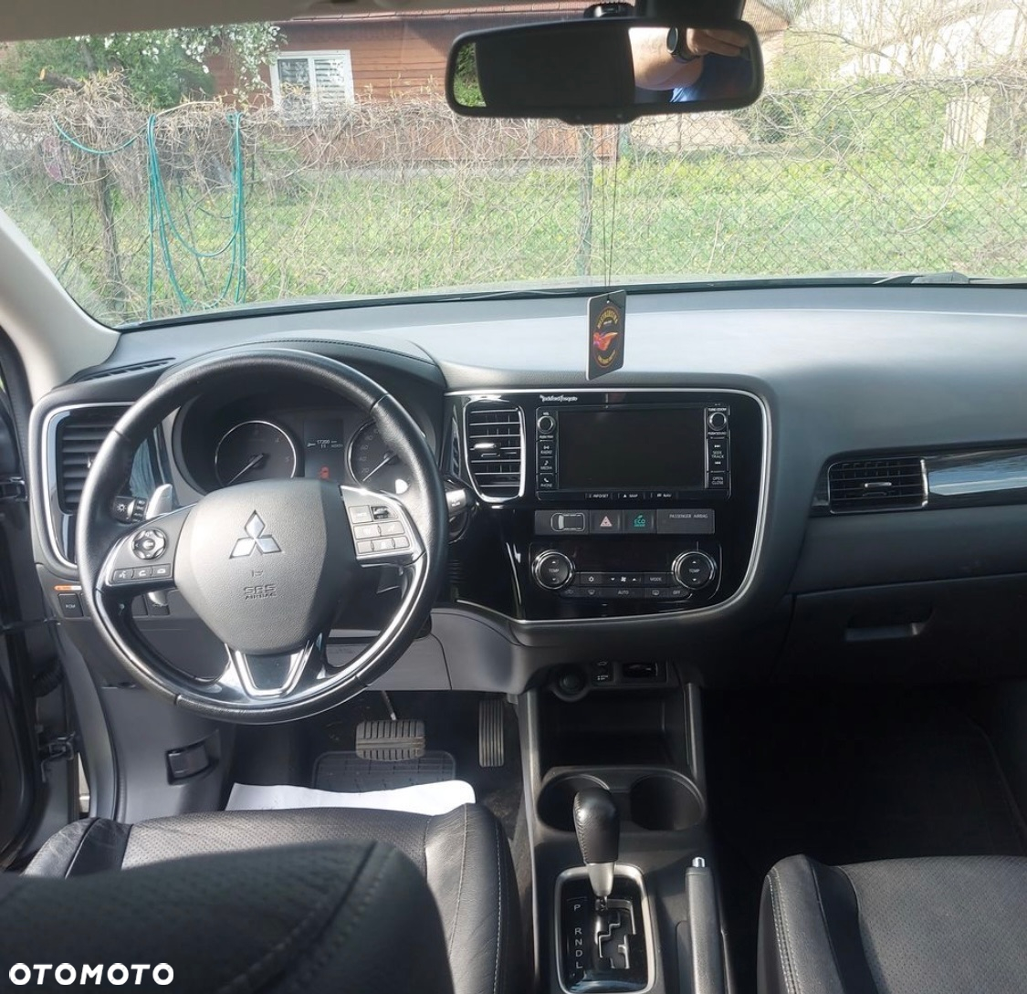 Mitsubishi Outlander 2.2 DI-D 4WD Automatik Diamant Edition - 19