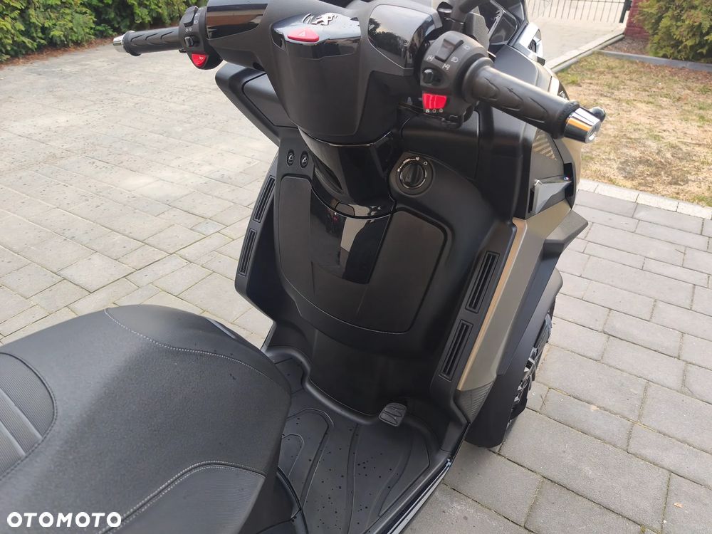 Peugeot Metropolis - 12